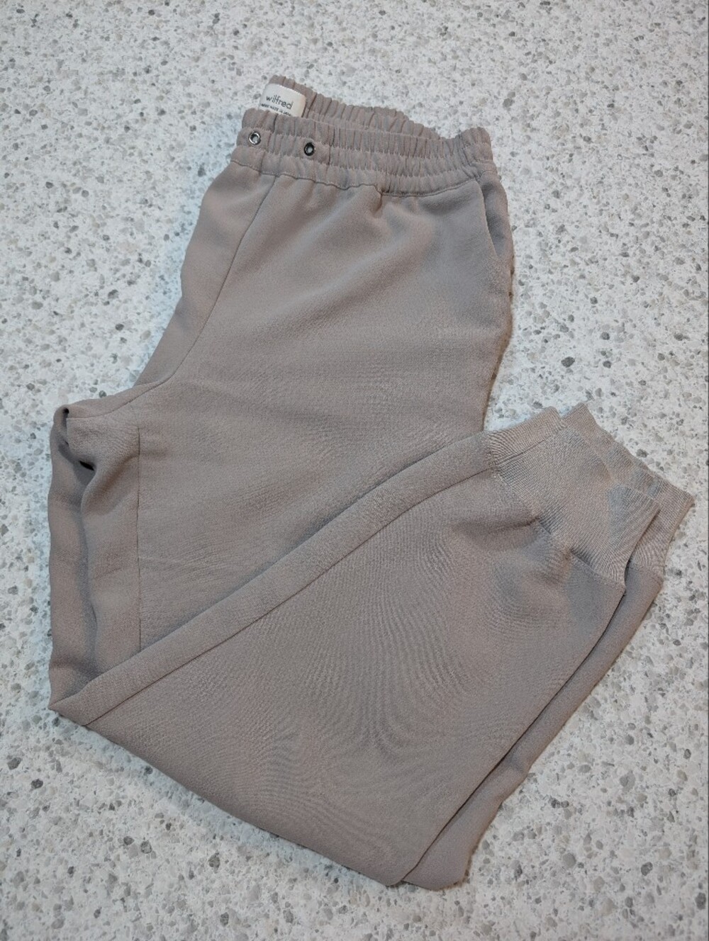 Aritzia Wilfred Small Joggers Tan Neutral Lounge Pants Relaxed Fit Casual Preppy